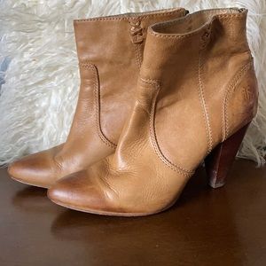 Frye Regina heel booties
